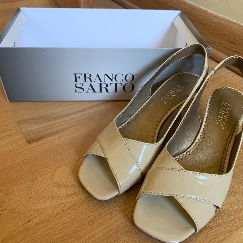 LIKE NEW Franco Sarto Heel Sandals in Latte/Walnut